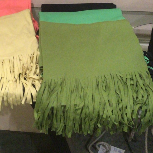 🛍2 for $30 Summer solid colour Shawls/wrap/scarves NWOT - Picture 4 of 7